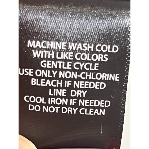 Torrid Henley Top M Red Ribbed Festive Classic Chic Holiday Neutral Minimalist - Picture 6 of 9